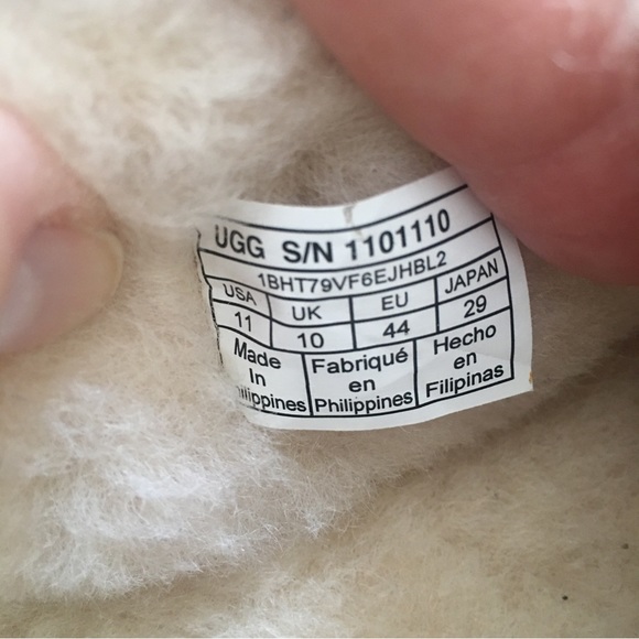 NWOT- UGG SLIPPERS - Picture 8 of 8